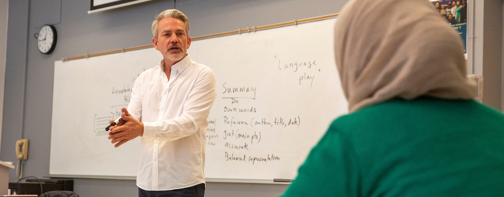 Robert Kohls guest-lectures a graduate level TESOL class